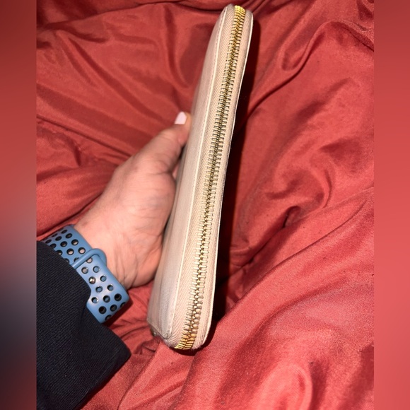 Prada Zip Wallet in Beige Leather - Picture 4 of 9